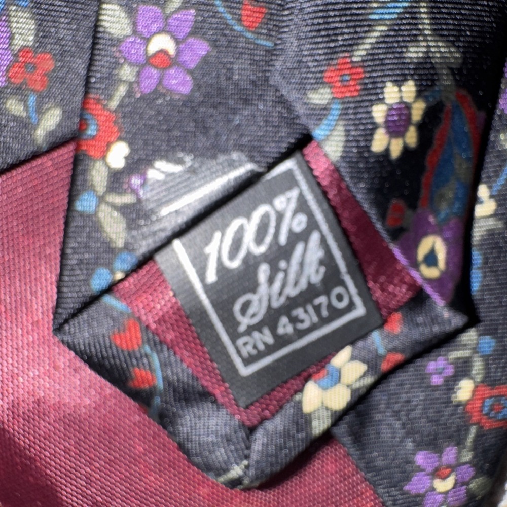 Vtg Oleg Cassini Silk Mens Necktie Art Deco Black White Red Floral Classic USA - Picture 4 of 4